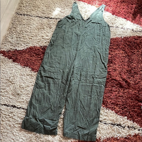 Green Sleeveless Jumpsuit - Picture 1 of 4